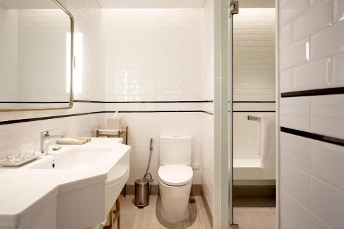 Montien Hotel Surawong Bangkok image 20