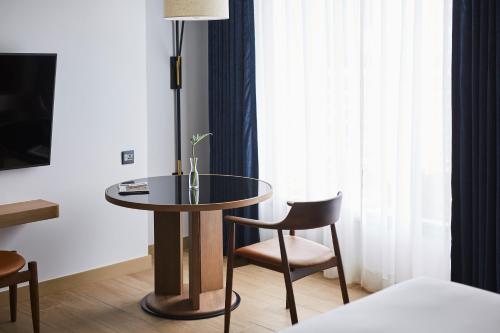 Montien Hotel Surawong Bangkok image 29