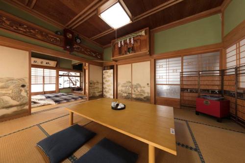 Tsubaki House