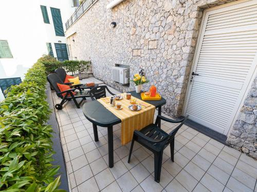 Terrazza del Gelsomino with terrace and open view