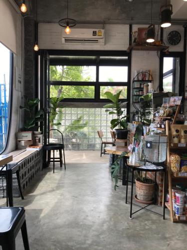 YOJI House and Cafe