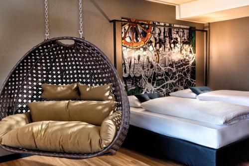 1 queen bed, 2 bunk beds