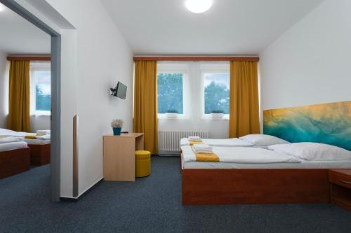 4 twin beds