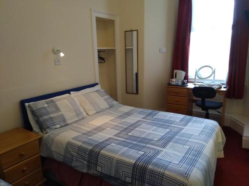 LAMPLIGHTER GUESTHOUSE - image 13
