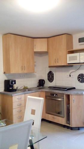 Konyha, Káli Apartman (Kali Apartman) in Székesféhervár Városközpont