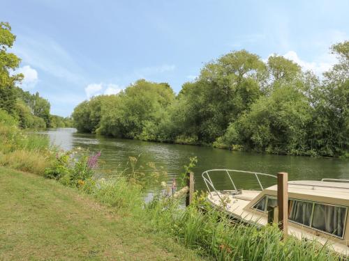 Thames Reach 2