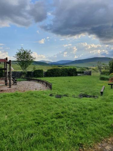 RoSE COTTAGE THREE BEDROOM HOUSE WITH PARKING Summer Special in Carsphairn