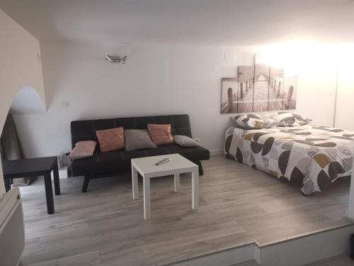 Beau STUDIO rénové lumineux , calme , wifi