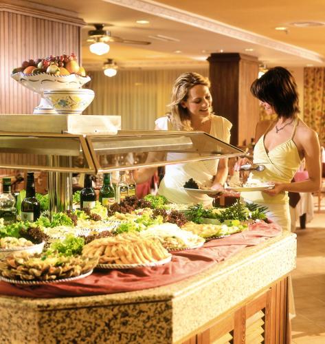 Restaurant, Hotel Riu Oliva Beach Resort - All Inclusive in Fuerteventura