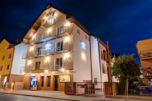 Pod Winogronem - Apartamenty z basenem i wyżywieniem