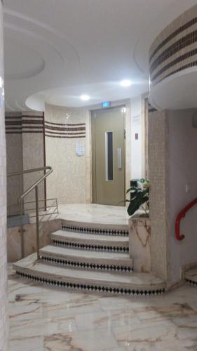 Studio apartment with sea view - image 4