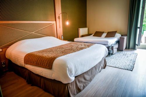 2 queen beds