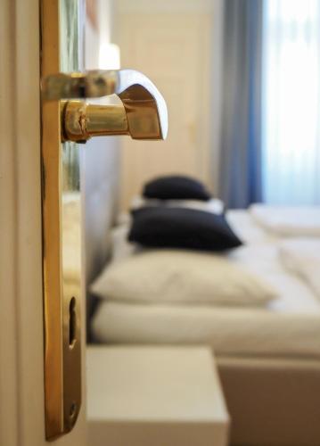 Zatecka 4 Old Town Apartment - image 3