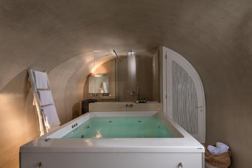 Mythical Blue Luxury Suites - image 3