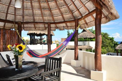 Studio w/ Rooftop Palapa, Steps to Beach & 5th!