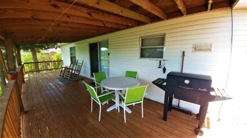 Free Xplorie Attractions Every Day! - Lakefront Cottage - image 8