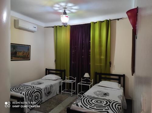 2 twin beds