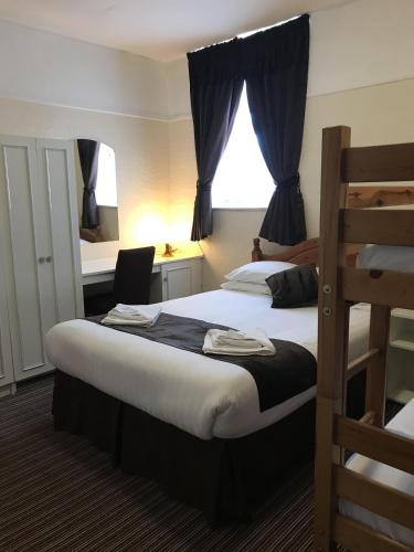 The Feathers Hotel - Accommodation - Blackpool