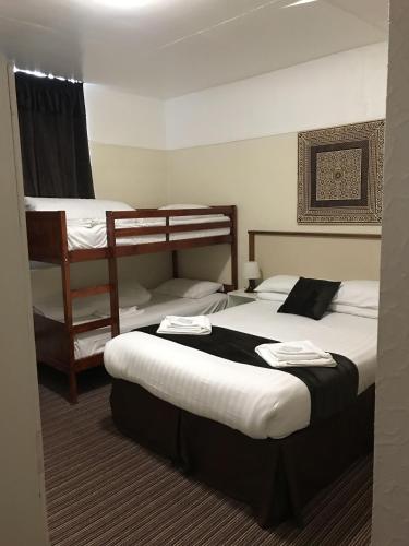 The Feathers Hotel - image 4