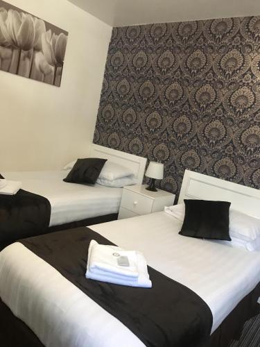 The Feathers Hotel - image 3