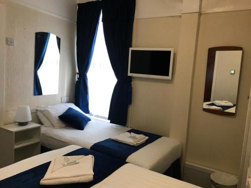 The Feathers Hotel - image 9