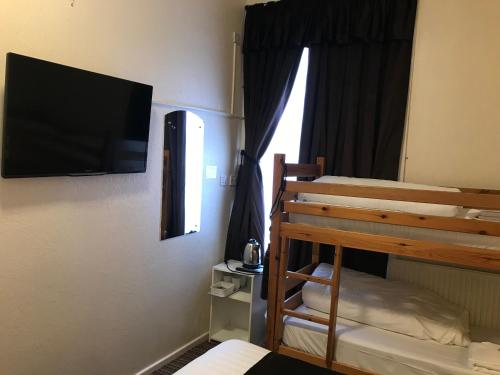 The Feathers Hotel - image 3