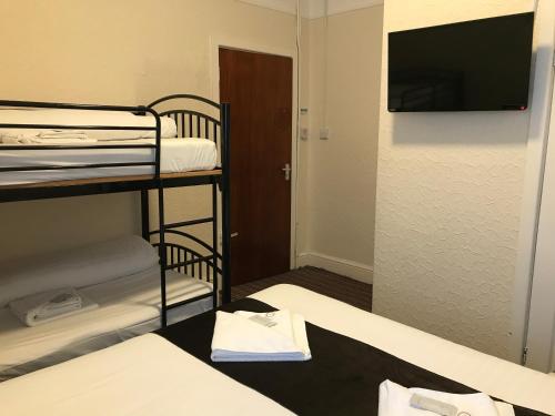 The Feathers Hotel - image 8