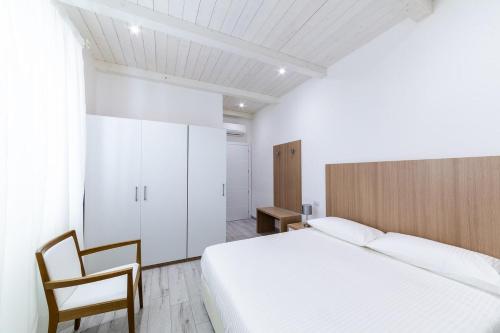 La Promenade Rooms & Suites - Photo 2