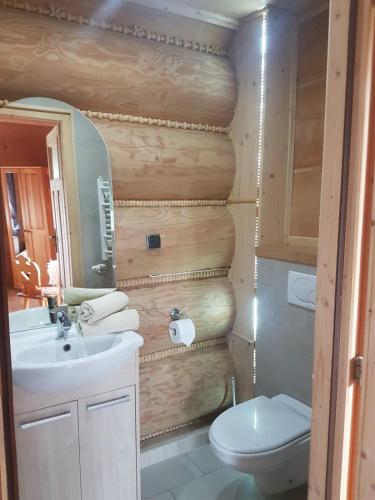 Quadruple Room with Mountain View image 3