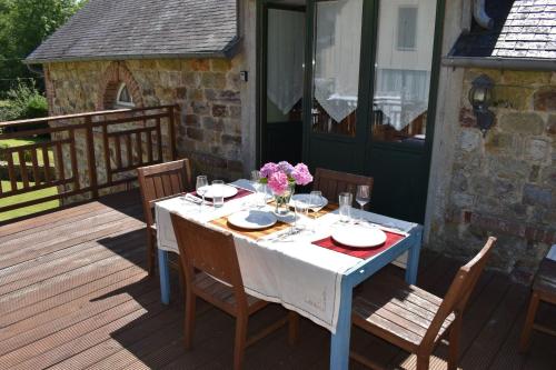 Зовнішній вигляд готелю, Gites in Le Neufbourg -Mortain in Mortain