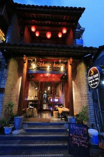 Ethnic House Lounge bar & hostel Dong Van