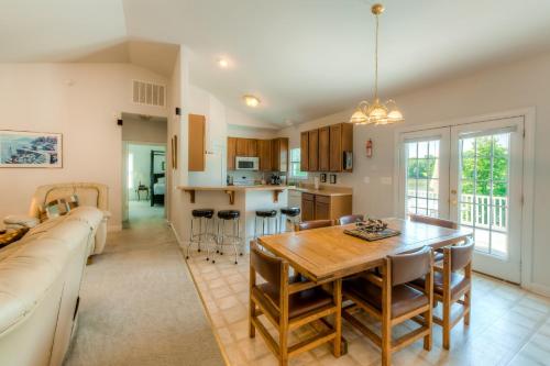 A Home Away in Fredericksburg City Center