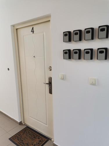 Airport Apartments - image 7