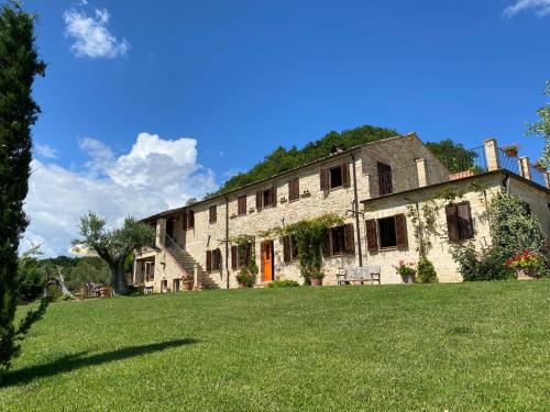  Casa delle Sorgenti, Pension in Montefiore dellʼAso