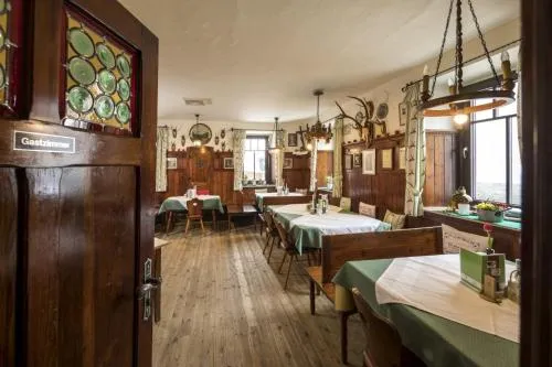 Gasthof Grüner Baum in Kirchberg am Wechsel, Österreich