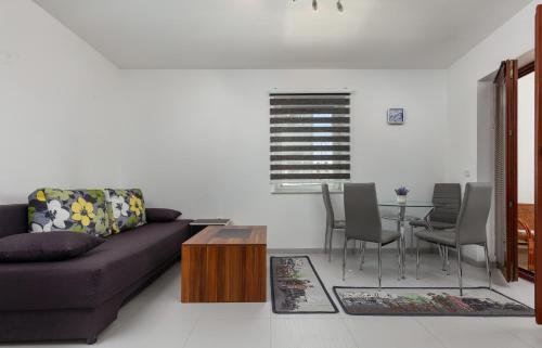 Studio Apartment image 4