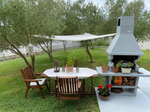 2 bedrooms, 4 beds