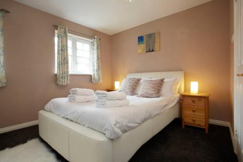 Sleeps 6 -stylish, Parking, Wifi, Netflix, Nr City, Leeds, West Yorkshire