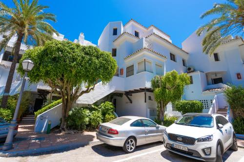 Apartment in the best beach of Marbella with pools