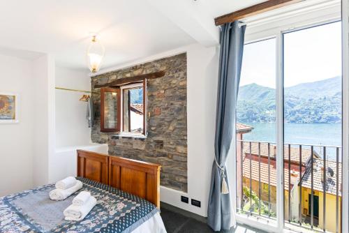  Beautiful APT overlooking the lake - Unique vintage decor and music memories in Carate Urio