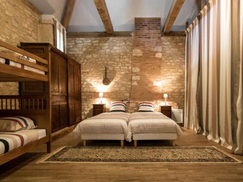 Heritage Holiday Home in Mayac with Pool gîte à louer Saint-Privat