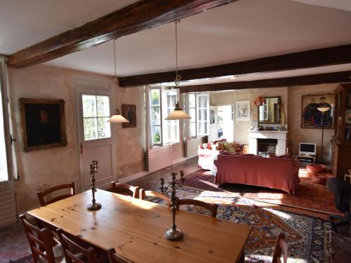 Modern Mansion in Machemont with Private Garden gîte à louer Longueil-Annel