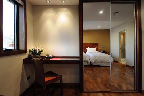 261956975 Windsor Hotel