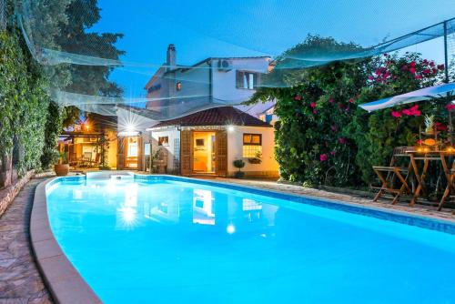 Luxury villa with a swimming pool Rogoznica - 13374, Rogoznica (photo 2)