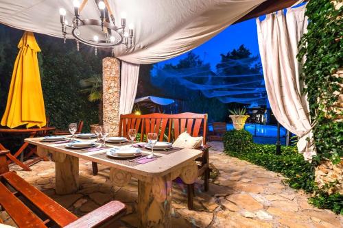 Luxury villa with a swimming pool Rogoznica - 13374, Rogoznica (photo 9)