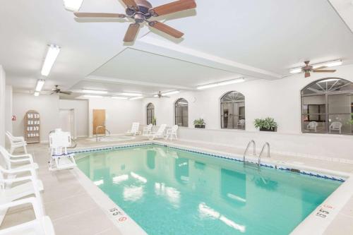 Baymont by Wyndham Asheville/Biltmore - image 3