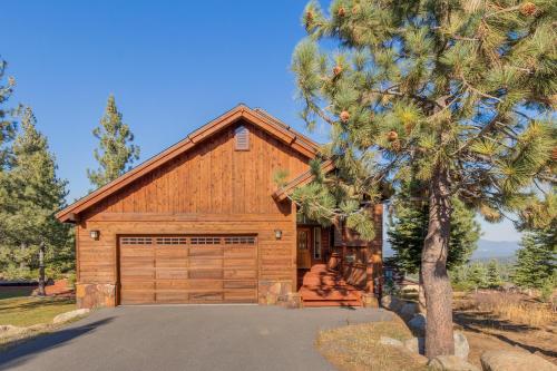 Tahoe Donner Pinnacle Loop Mountain Retreat home - main image