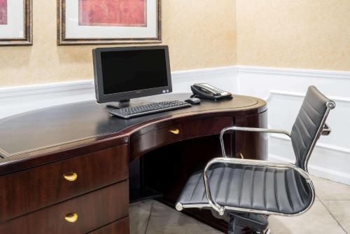 Howard Johnson by Wyndham Dalton - image 7