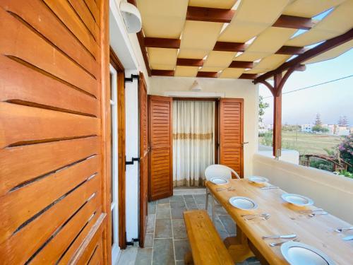 Deluxe Studios & Suites Ageri-Milos in Milos Sala