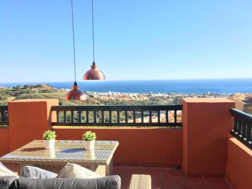  LUXURY SEA VIEW APARTMENT, 3 BEDROOMS, WiFi in Mijas